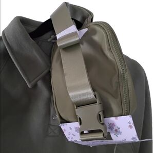 💓💛Better/Together New Olive Pullover Sweat Shirt with Fanny Pack - Size XL🤎💛